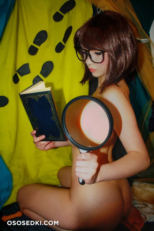 Velma Dinkley Teasing - Photo 4