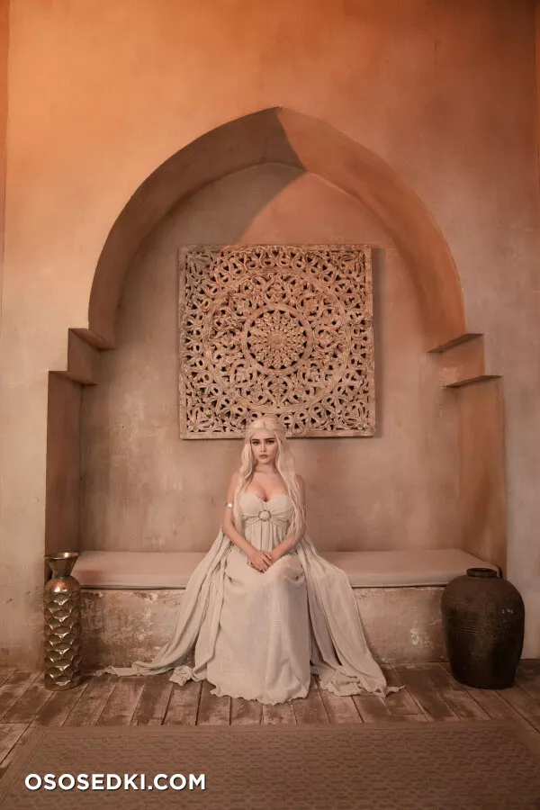 Kalinka Fox - Daenerys (Game of Thrones) - Photo 2
