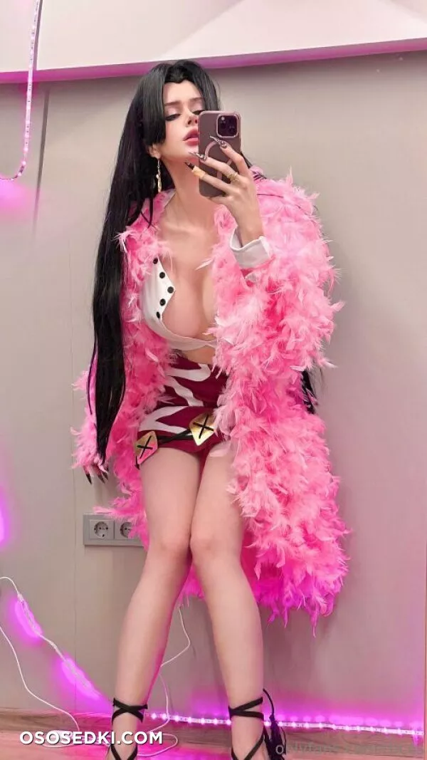 Tanya Bayer - Boa Hancock - One Piece - Photo 2