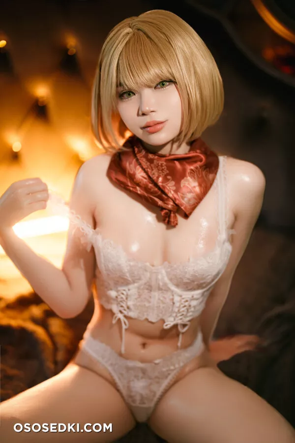 Cosplay ZinieQ Ashley Resident Evil 4 - Photo 13