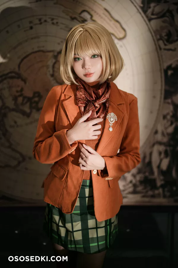Cosplay ZinieQ Ashley Resident Evil 4 - Photo 23