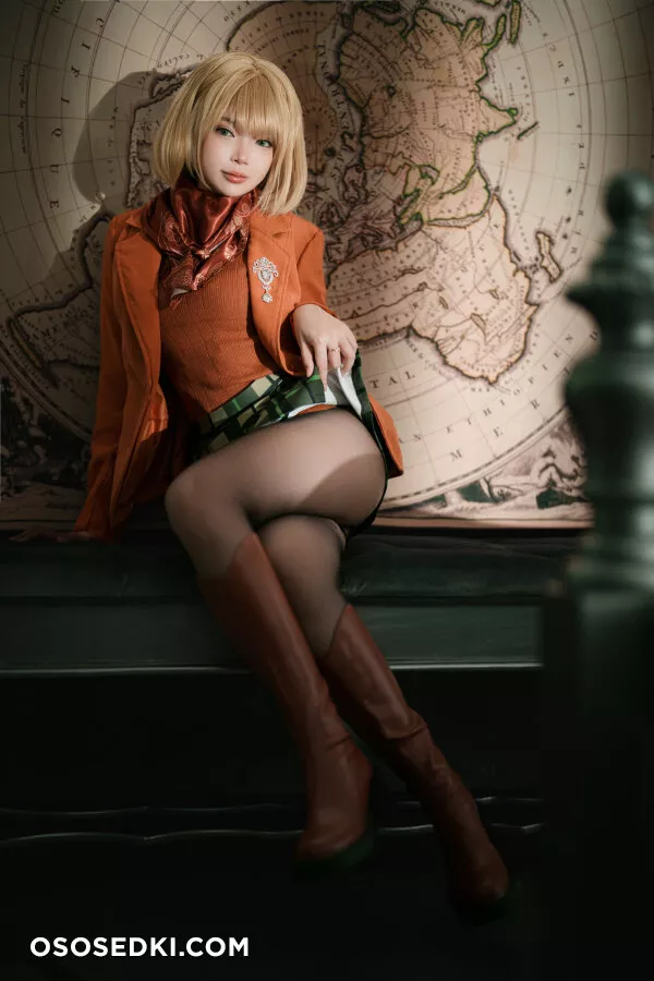 Cosplay ZinieQ Ashley Resident Evil 4 - Photo 30