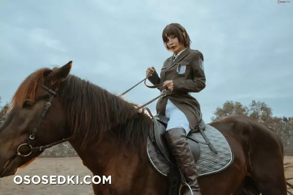 Umeko J cosplay Hange Zoe - Attack on Titan - Photo 2