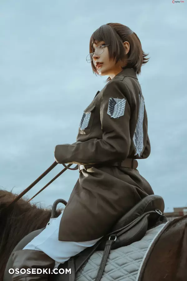 Umeko J cosplay Hange Zoe - Attack on Titan - Photo 4