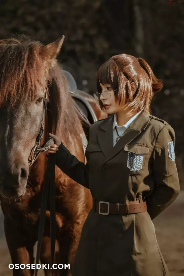 Umeko J cosplay Hange Zoe - Attack on Titan - Photo 6