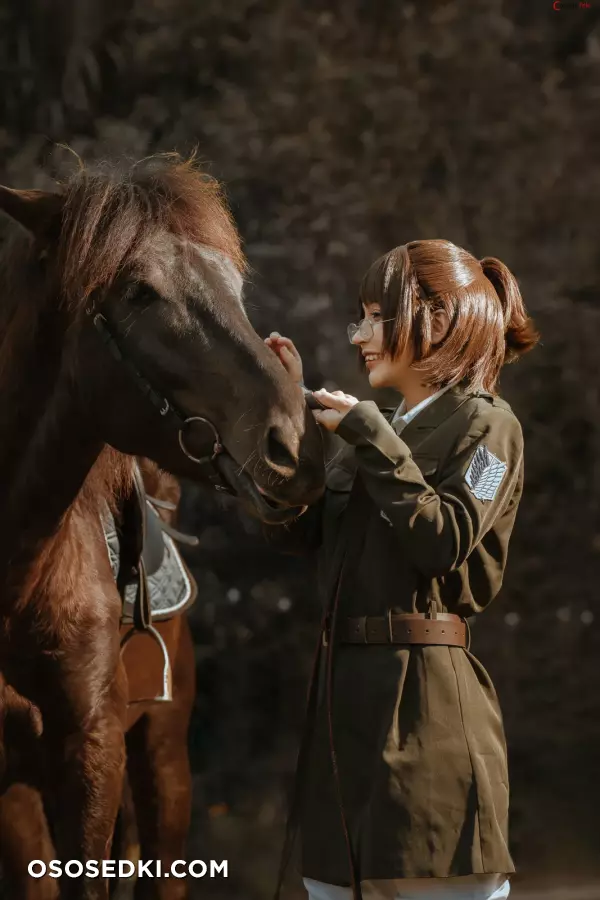 Umeko J cosplay Hange Zoe - Attack on Titan - Photo 7