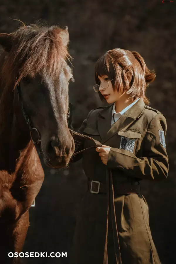 Umeko J cosplay Hange Zoe - Attack on Titan - Photo 8