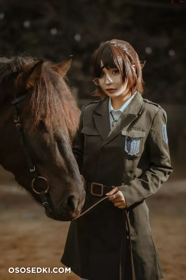 Umeko J cosplay Hange Zoe - Attack on Titan - Photo 10