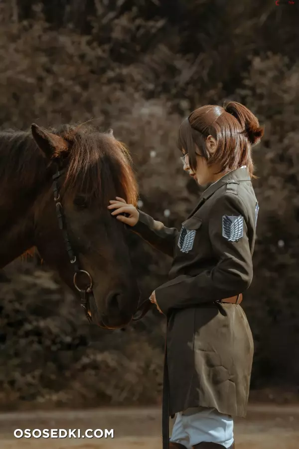 Umeko J cosplay Hange Zoe - Attack on Titan - Photo 11