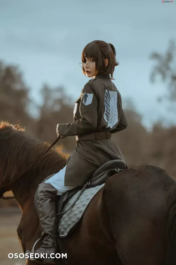Umeko J cosplay Hange Zoe - Attack on Titan - Photo 12