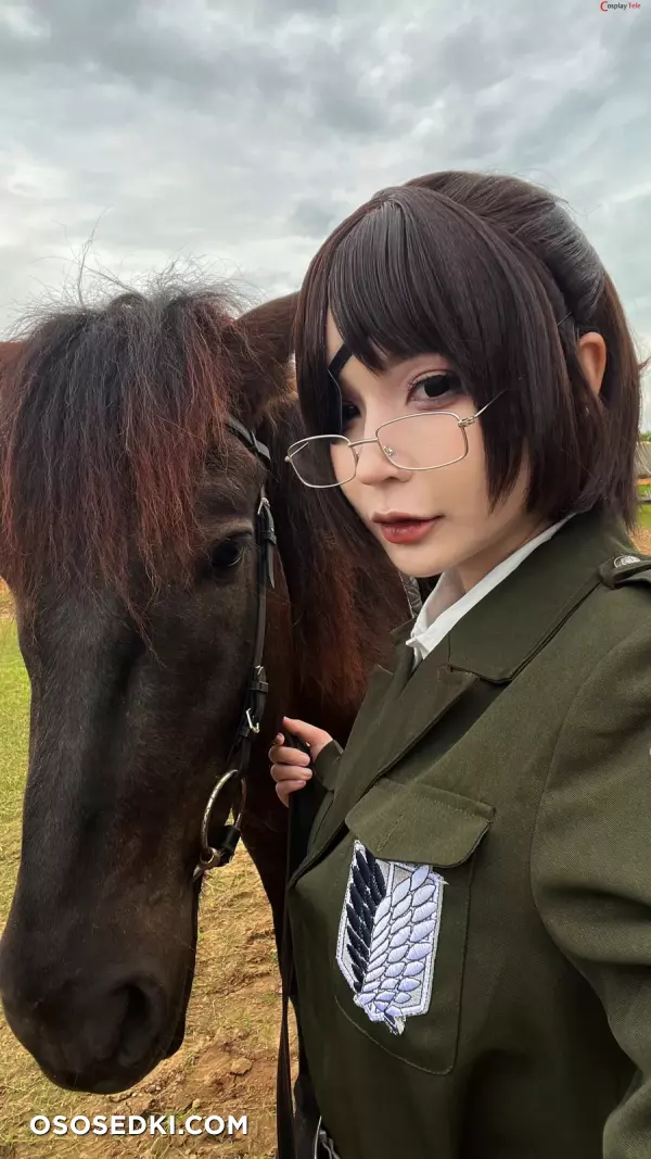 Umeko J cosplay Hange Zoe - Attack on Titan - Photo 59