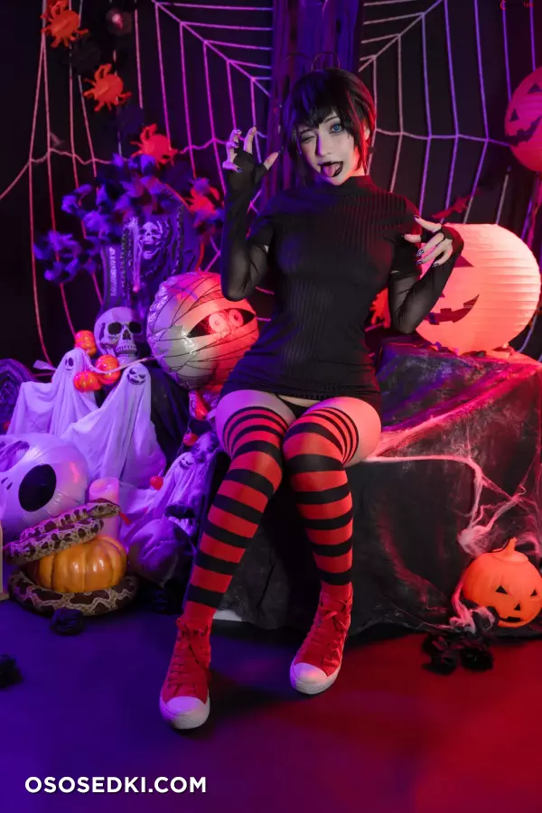 Umeko J cosplay Mavis Dracula - Hotel Transylvania - Photo 12