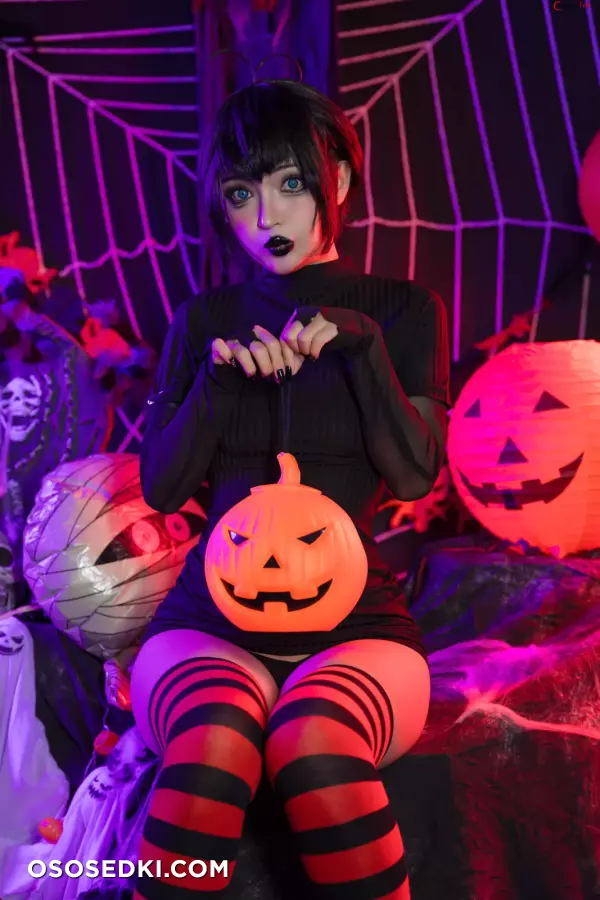 Umeko J cosplay Mavis Dracula - Hotel Transylvania - Photo 23