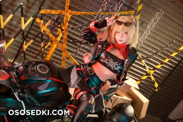 Umeko J cosplay Burnice White - Zenless Zone Zero - Photo 34