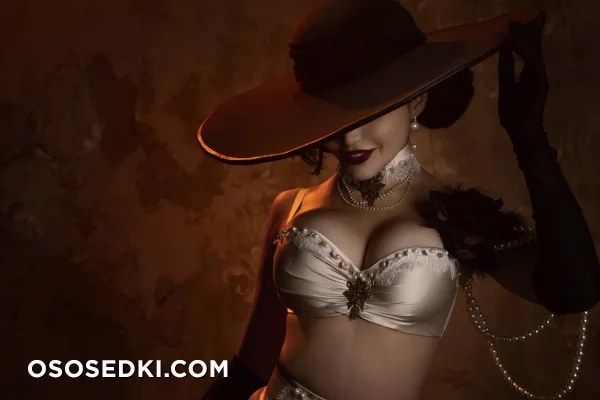 Kalinka Fox | Christina Fink - Alcina Dimitrescu - Resident Evil | Biohazard - Photo 1