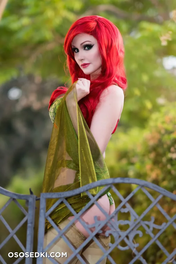 Angie Griffin - Poison Ivy - Batman - Photo 15