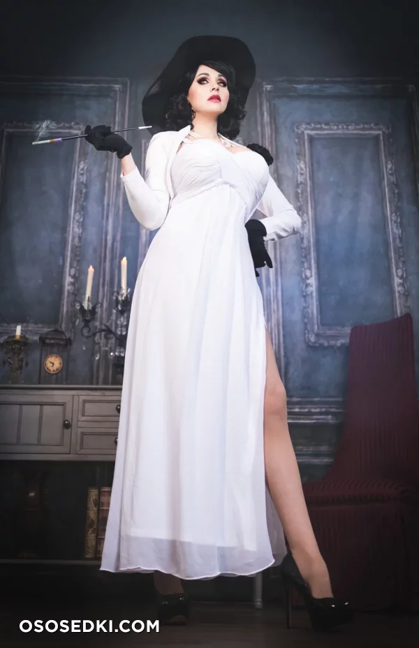 Angie Griffin - Alcina Dimitrescu - Resident Evil  Biohazard - Photo 11