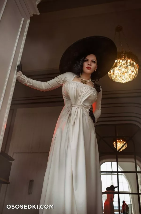 Alice Cosplay - Lady Dimitrescu - Photo 2