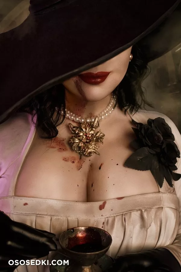 Alice Cosplay - Lady Dimitrescu - Photo 3