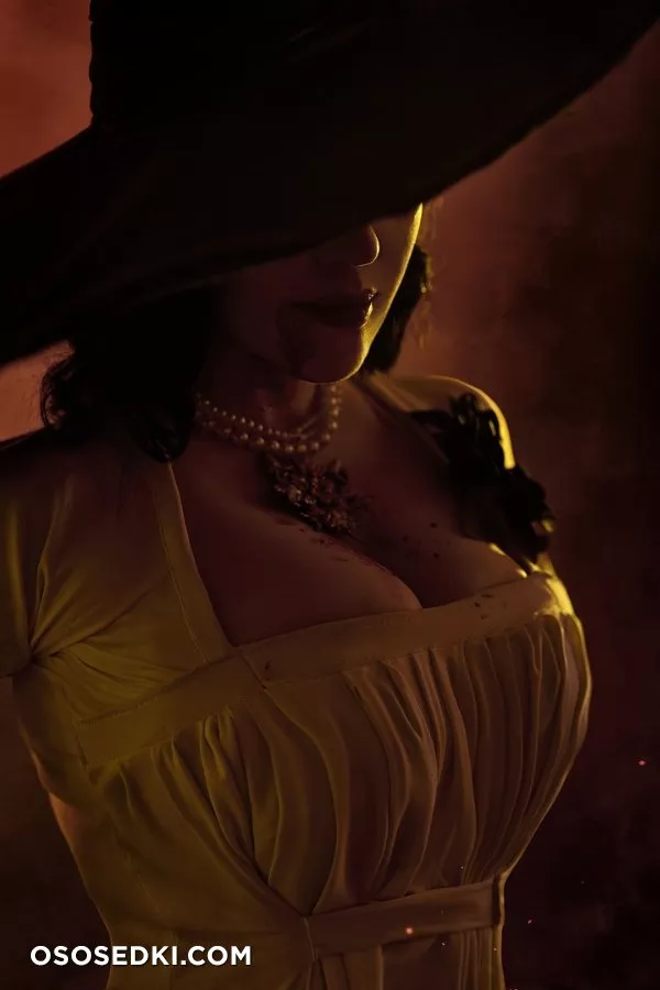 Alice Cosplay - Lady Dimitrescu - Photo 4