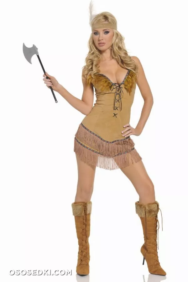 Tiffany Toth - Photo 661