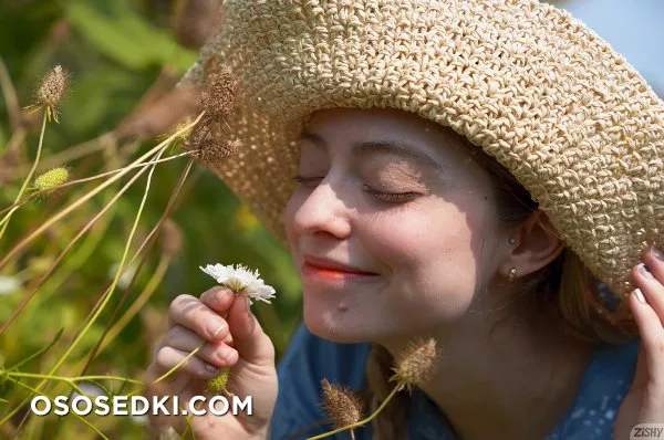 Caring Erin Wife Is Beautiful - Photo 3