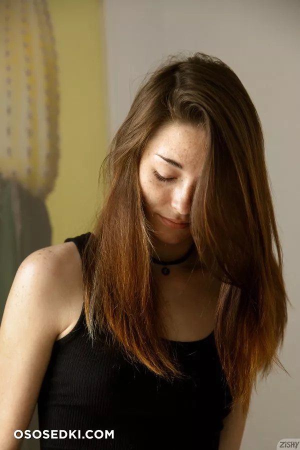 Hannah Tarley For Home Hero - Photo 11