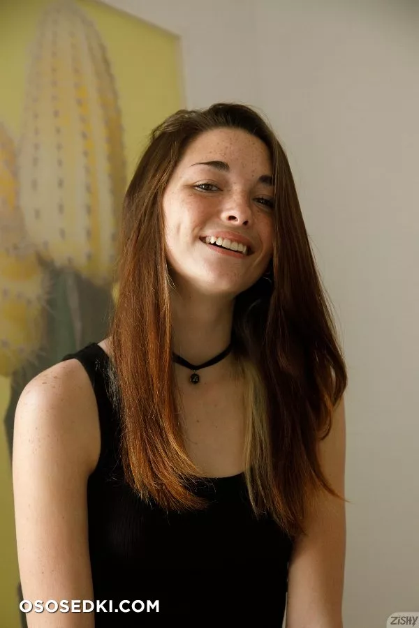 Hannah Tarley For Home Hero - Photo 12
