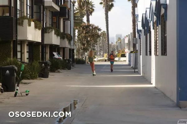 Isabella Herzog Autumn In LA - Photo 4