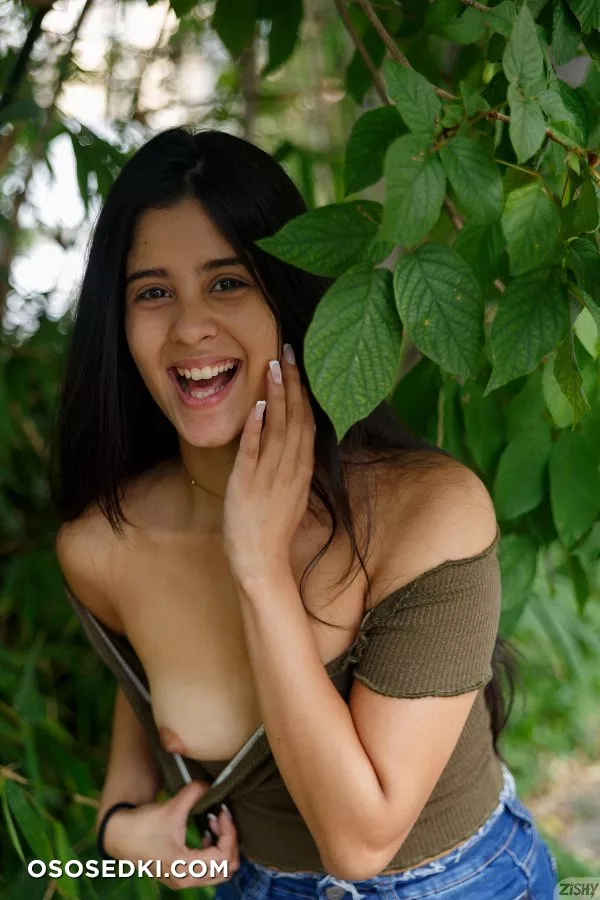 Katie Arias From Vanezeula - Photo 9