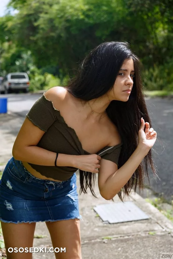 Katie Arias From Vanezeula - Photo 11