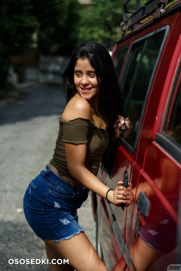 Katie Arias From Vanezeula - Photo 18