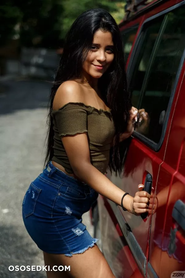 Katie Arias From Vanezeula - Photo 19