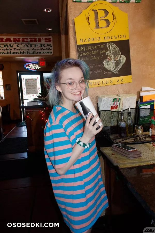 Vonnie Bean No Pants Pizza - Photo 4