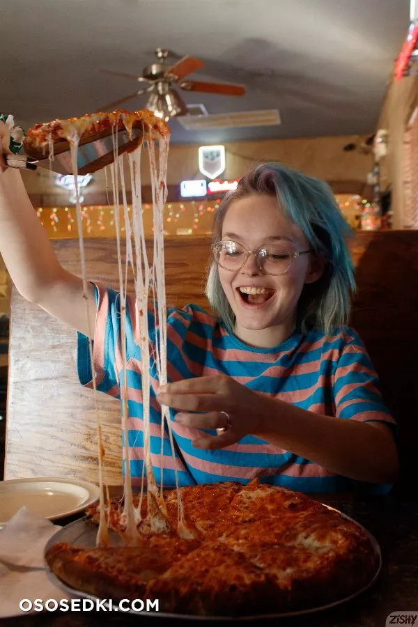 Vonnie Bean No Pants Pizza - Photo 20