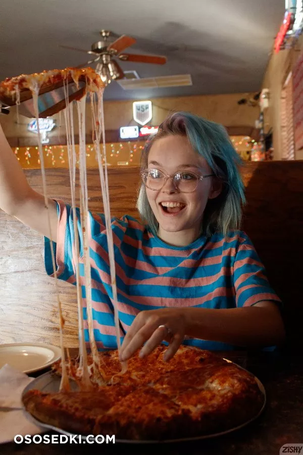 Vonnie Bean No Pants Pizza - Photo 21