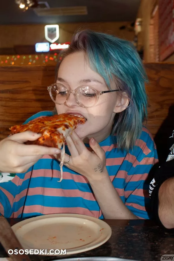 Vonnie Bean No Pants Pizza - Photo 22
