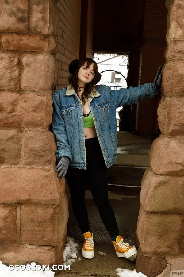 Daisy Wensday Merry Fistmas - Photo 1