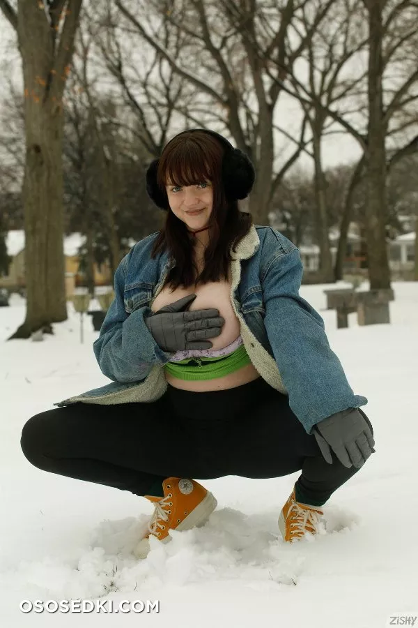 Daisy Wensday Merry Fistmas - Photo 14