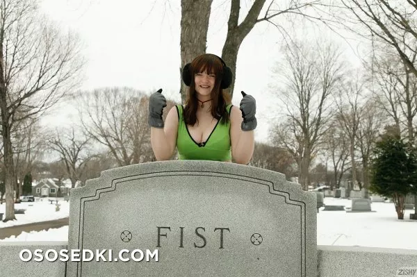 Daisy Wensday Merry Fistmas - Photo 23