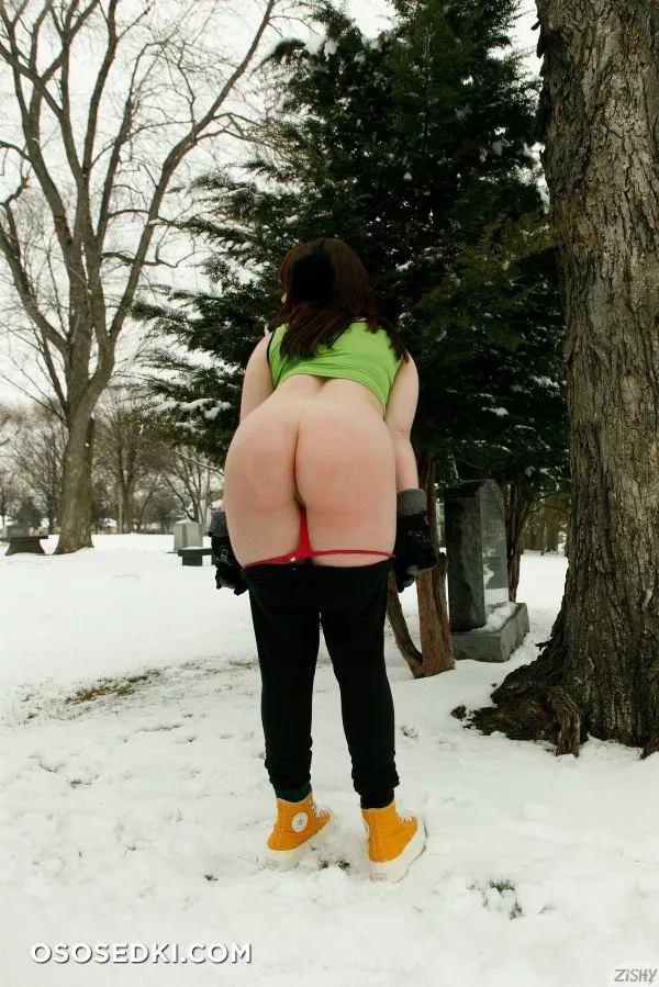 Daisy Wensday Merry Fistmas - Photo 50