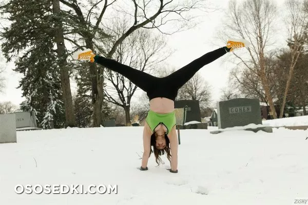 Daisy Wensday Merry Fistmas - Photo 60