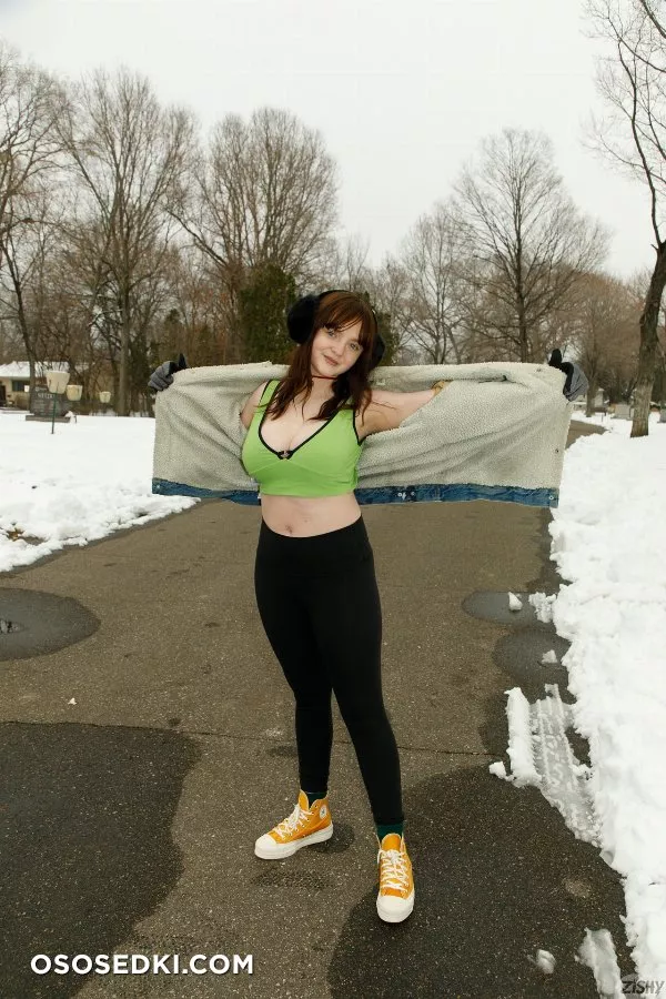 Daisy Wensday Merry Fistmas - Photo 64