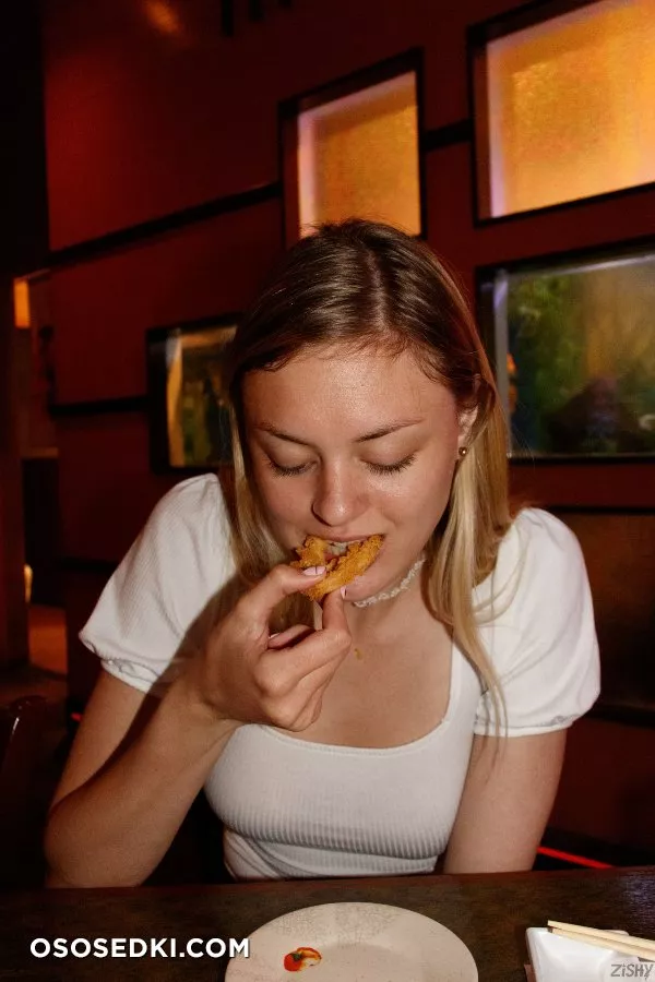Amber Moore Sushi Nights - Photo 5
