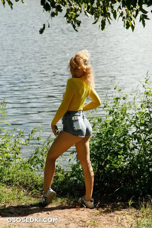 Sunny Radford In Pretty Pictures - Photo 9
