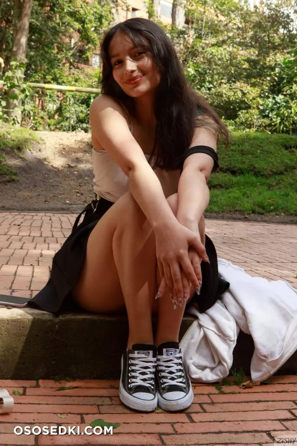 Luisa Medrano Figures It Out - Photo 17
