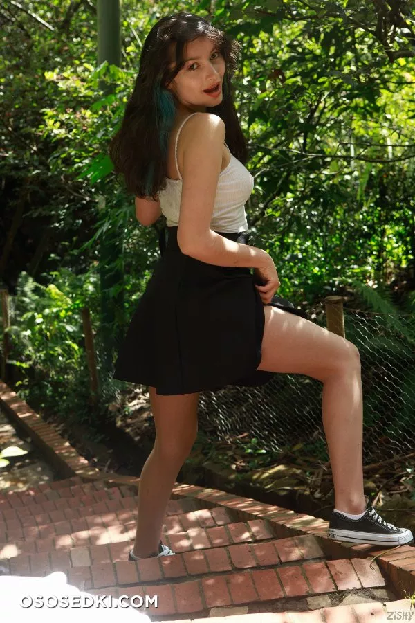 Luisa Medrano Figures It Out - Photo 22