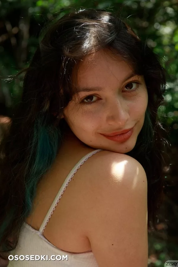 Luisa Medrano Figures It Out - Photo 24