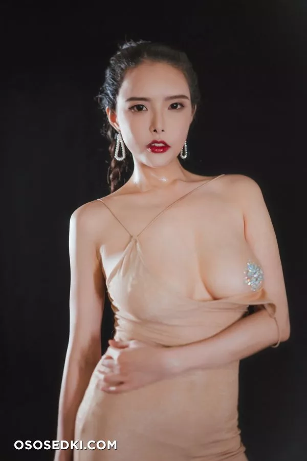 Xia Xiaoqiu Qiuqiu. Skin Color Dress. Strasses - Photo 2