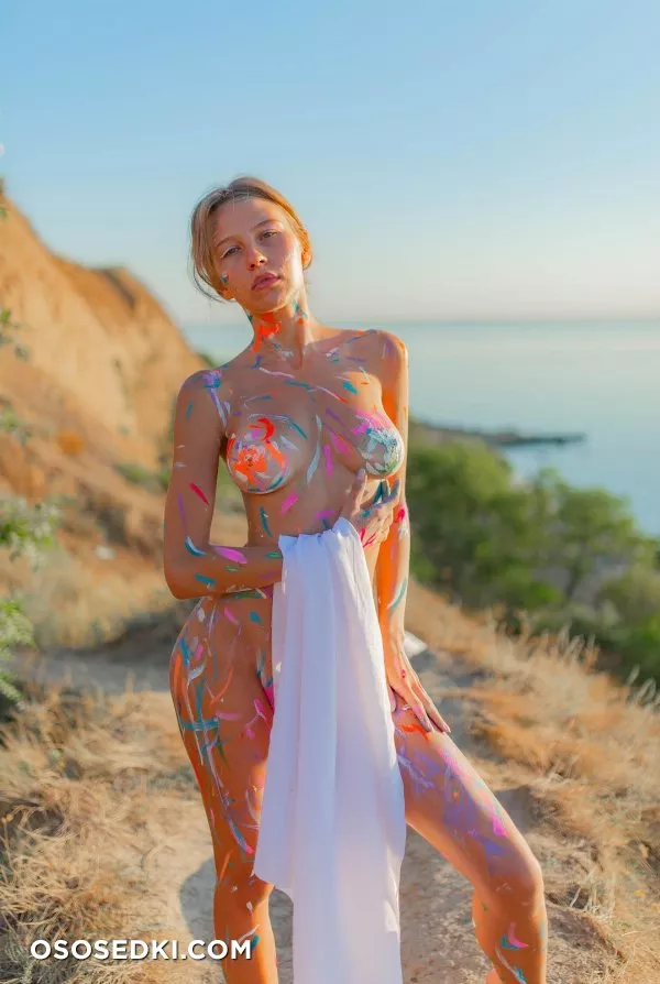 Irina Moore - Photo 1